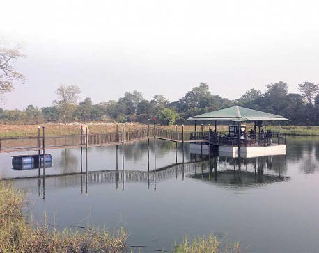 New resort offers fine dining in a pond