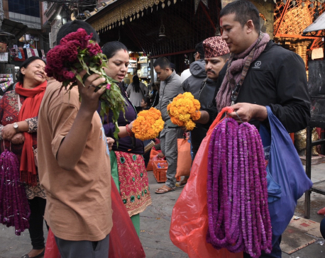 KMC cracks down on street flower vendors ahead of Lakxmi Puja