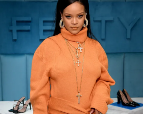 On her birthday, Rihanna gives free Fenty Beauty highlighters to fans