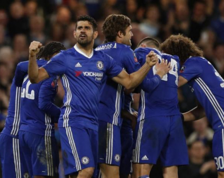 Chelsea beat Mourinho's 10-man United to reach Cup semis
