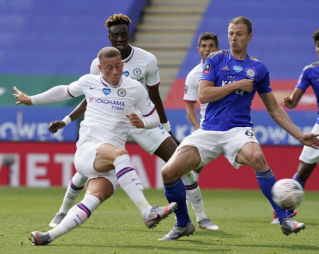 Barkley strike sends Chelsea into FA Cup semis
