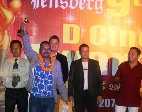 Chhakka Panja bags 10 D Cine Awards (with photos)