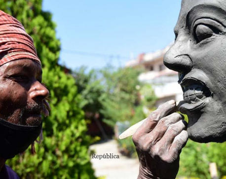 PHOTOS: Molding clay to shape Durga