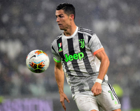 Ronaldo's controversial last-gasp penalty sinks 10-man Genoa