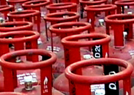 NOC slashes Rs 25 in LPG