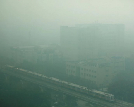 Thick, toxic smog over Indian capital as temperatures, wind speed drop