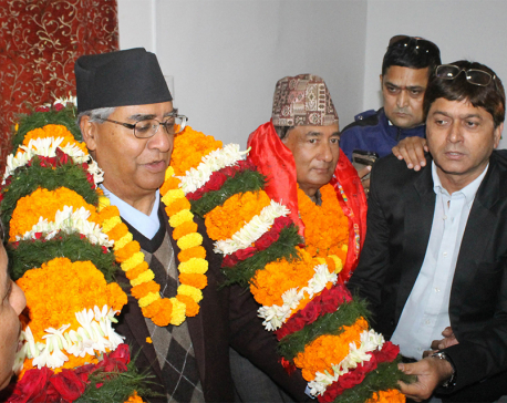 Deuba greeted with 14-kg garland