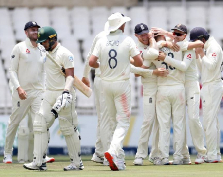 South Africa are bowled out for 183 and trail England by 217 runs