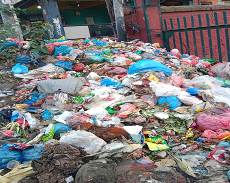 Heap of garbage in front of PMO