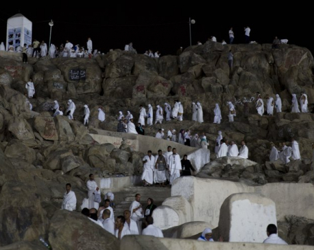 2 m Muslims gather near Mecca for peak of hajj pilgrimage