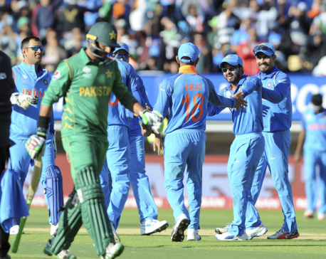 India thrashes Pakistan by 124 runs to lead CT group