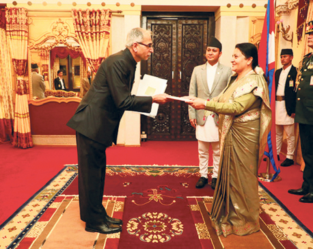 Newly-appointed Indian envoy submits credentials to President Bhandari