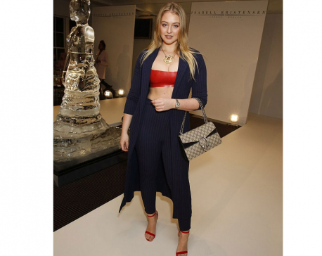 Iskra Lawrence displays her sizzling cleavage in tiny red bralet