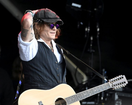 Johnny Depp makes surprise appearance at MTV's Video Music Awards