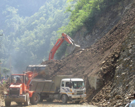 Vehicular movement along Narayanghat-Mugling road disrupted for second time this week due to landslides