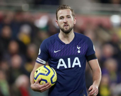 Tottenham's Kane ruled out for three months with hamstring injury