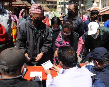 People queuing up at fair price shops in Patan without maintaining social distancing (with photos)