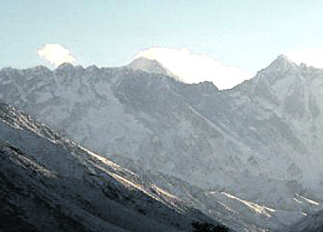 Indian woman tops Everest twice in week