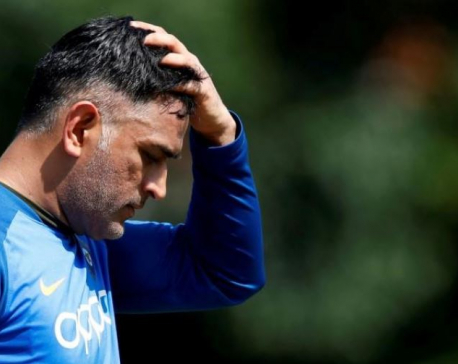 Dhoni denied India contract amid retirement speculations