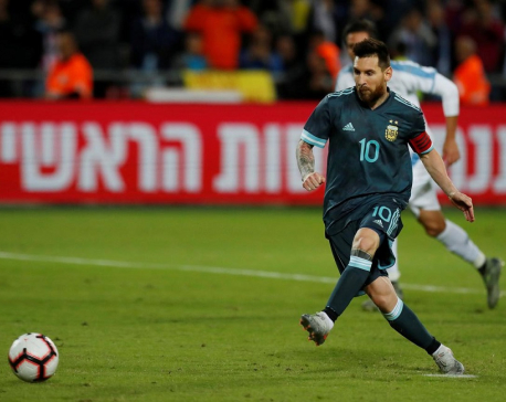 Messi's late penalty gives Argentina 2-2 draw with Uruguay
