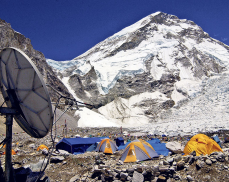Mt Everest climber Xuebin Chen dies during oxygen replacement