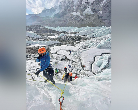 How deep is the snow on Everest peak?