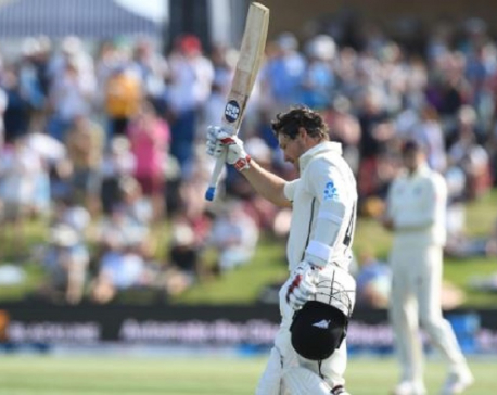 Watling century guides New Zealand to lead against England