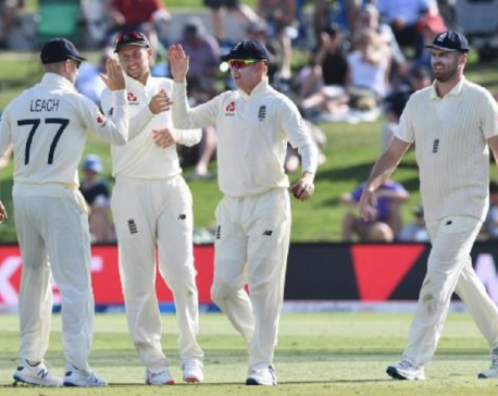 England strike early in New Zealand innings in first test