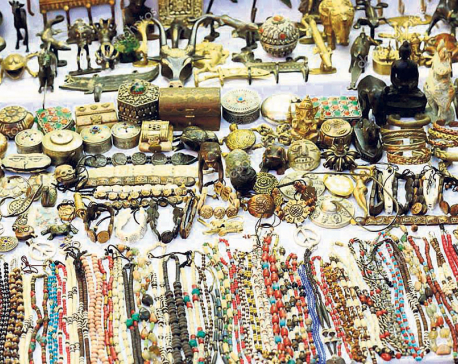 Handicraft traders urge govt to give priority to local products