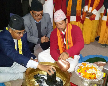 PM Deuba performs pooja at Bindyabasini Temple in Pokhara