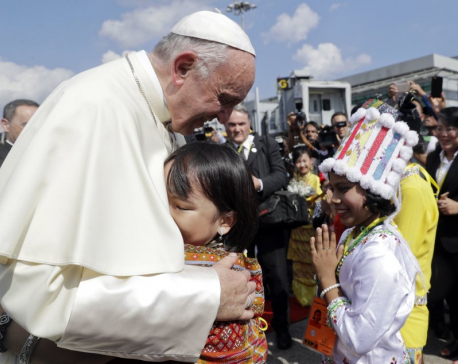 Pope dives into Rohingya crisis upon arrival in Myanmar