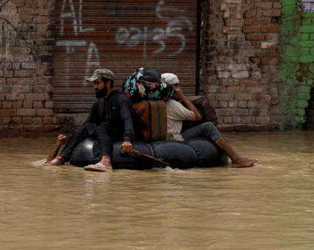Pakistan floods force tens of thousands from homes overnight