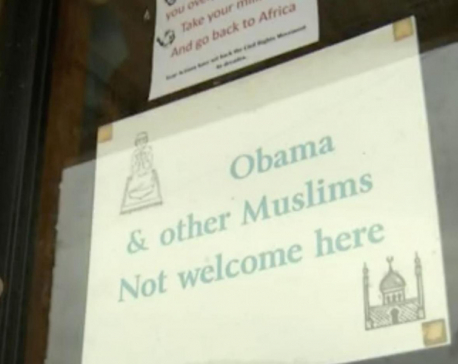 Mexico store displays racist window signs about Muslims, Obama