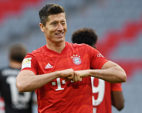 Five-star Bayern thrash Fortuna to close in on league title