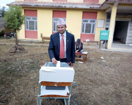 UML leader pokherel cast vote from Dang