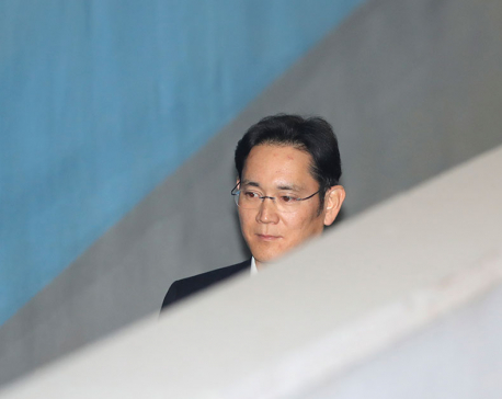 Prosecutors demand 12-year prison term for Samsung heir Lee