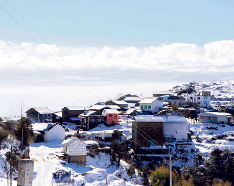Snowfall in Okhaldunga affects normal life
