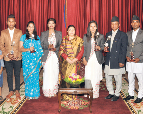 President meets winners of Sports Award, AIPS officials