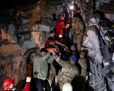 In Turkey, night fills with screams and crying as earthquake rescues go on