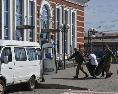 Missile kills at least 52 at crowded Ukrainian train station