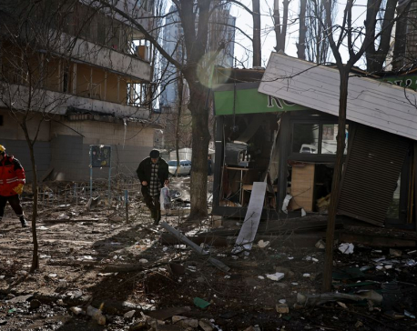 Ukraine says 20,000 escape besieged Mariupol; UK says Russian forces struggling