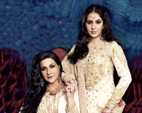 Sara Ali Khan dedicates 'Mirror Mirror' poem to mom Amrita Singh