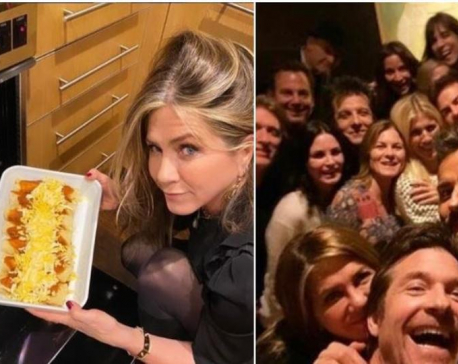 Jennifer Aniston celebrates Thanksgiving with ex-husband Theroux