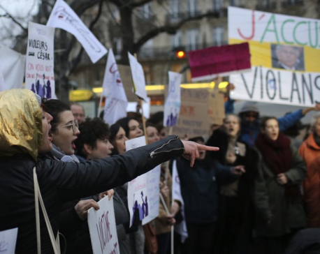 Anti-Polanski protesters greet French film awards ceremony