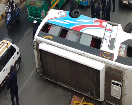Three injured as bus overturns at Bhadrakali in capital