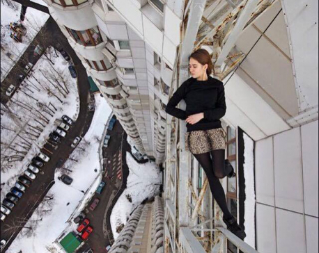 This Russian girl takes extremely dangerous selfies