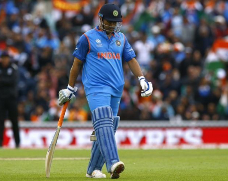 Dhoni no automatic choice, says India chief selector