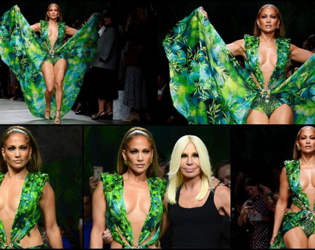 Jennifer Lopez closes Versace Milan show in that jungle dress