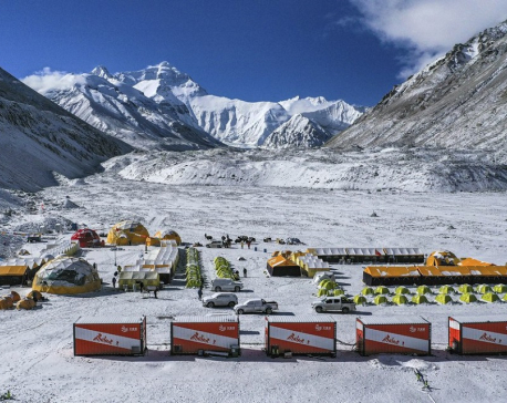 Chinese survey team plans to summit deserted Everest