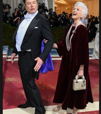 Elon Musk Brings His Mom, Not New GF, To The Met Gala After Buying Twitter